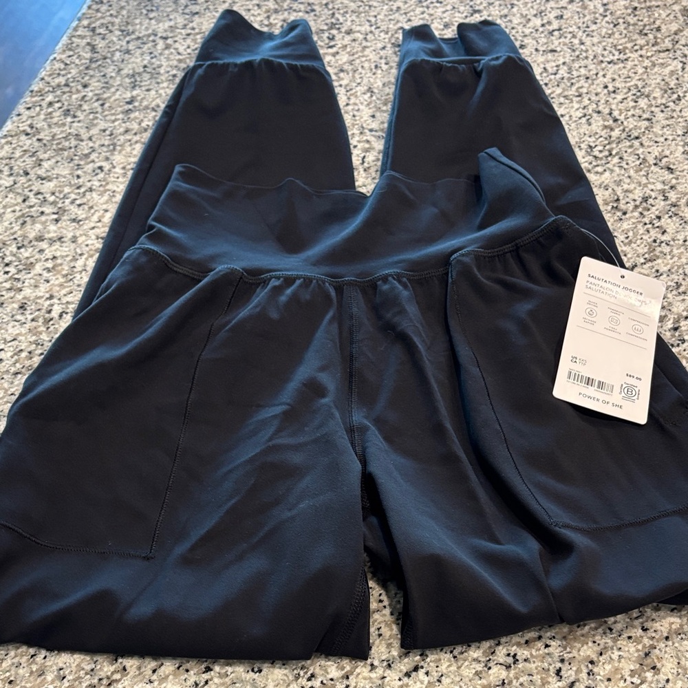 Athleta Salutation Jogger in Black. New with Tag. Size XXS.